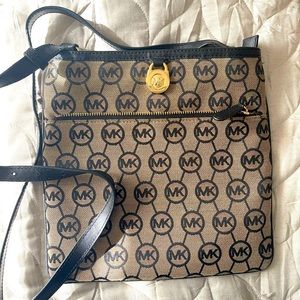 Michael Kors crossbody - Excellent Condition